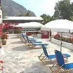 Ostria Beach بيريسا