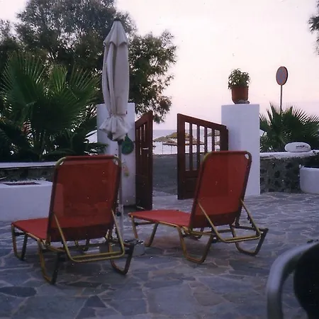 Ostria Beach 3* Perissa (Santorini)