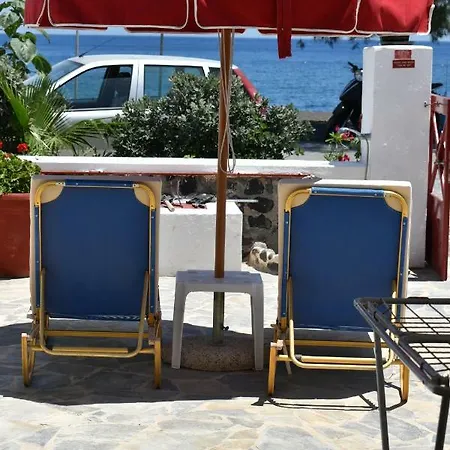 Ostria Beach 3* Perissa (Santorini)