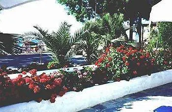 Ostria Beach Perissa (Santorini)